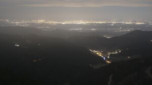 Dieses Bild zeigt eine Webcam-Aufnahme vom Achertal, aufgenommen am Samstag, den 28.02.2026 um 21:30 Uhr. Die Temperatur betrug 3.1°C.