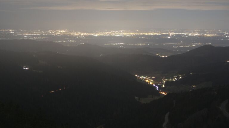 Dieses Bild zeigt eine Webcam-Aufnahme vom Achertal, aufgenommen am Samstag, den 28.02.2026 um 21:30 Uhr. Die Temperatur betrug 3.1°C.