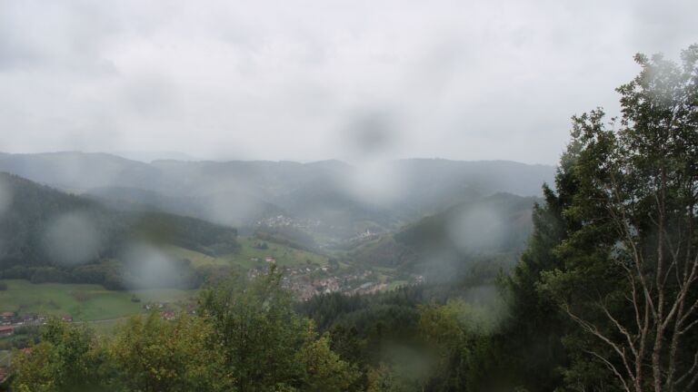 Dieses Bild zeigt eine Webcam-Aufnahme vom Achertal, aufgenommen am Freitag, den 09.10.2026 um 16:00 Uhr. Die Temperatur betrug 7.9°C.