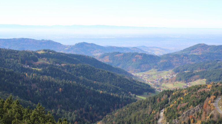 Dieses Bild zeigt eine Webcam-Aufnahme vom Achertal, aufgenommen am Mittwoch, den 05.11.2025 um 13:20 Uhr. Die Temperatur betrug 13.4°C.