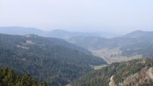 Dieses Bild zeigt eine Webcam-Aufnahme vom Achertal, aufgenommen am Dienstag, den 10.03.2026 um 12:00 Uhr. Die Temperatur betrug 12.4°C.