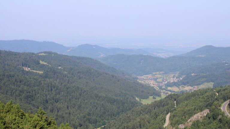 Dieses Bild zeigt eine Webcam-Aufnahme vom Achertal, aufgenommen am Freitag, den 13.06.2025 um 09:50 Uhr. Die Temperatur betrug 25.2°C.