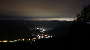 Dieses Bild zeigt eine Webcam-Aufnahme vom Achertal, aufgenommen am Samstag, den 16.05.2026 um 04:10 Uhr. Die Temperatur betrug 3.5°C.