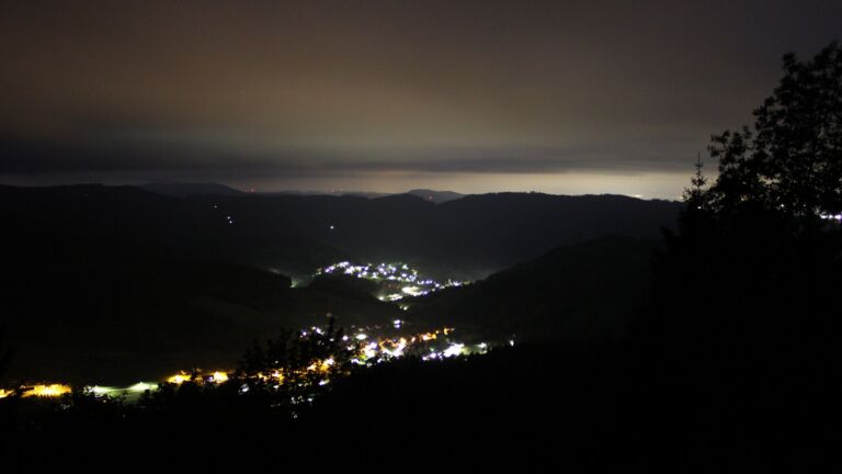 Dieses Bild zeigt eine Webcam-Aufnahme vom Achertal, aufgenommen am Samstag, den 16.05.2026 um 04:10 Uhr. Die Temperatur betrug 3.5°C.