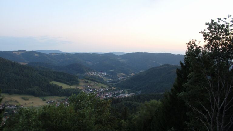 Dieses Bild zeigt eine Webcam-Aufnahme vom Achertal, aufgenommen am Freitag, den 07.08.2026 um 21:10 Uhr. Die Temperatur betrug 19.8°C.