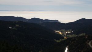 Dieses Bild zeigt eine Webcam-Aufnahme vom Achertal, aufgenommen am Freitag, den 07.11.2025 um 05:00 Uhr. Die Temperatur betrug 8.5°C.