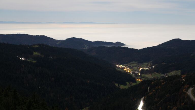 Dieses Bild zeigt eine Webcam-Aufnahme vom Achertal, aufgenommen am Freitag, den 07.11.2025 um 05:00 Uhr. Die Temperatur betrug 8.5°C.