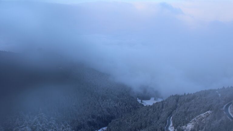 Dieses Bild zeigt eine Webcam-Aufnahme vom Achertal, aufgenommen am Freitag, den 21.11.2025 um 08:50 Uhr. Die Temperatur betrug -4.9°C.