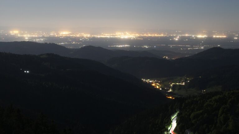 Dieses Bild zeigt eine Webcam-Aufnahme vom Achertal, aufgenommen am Donnerstag, den 30.04.2026 um 03:30 Uhr. Die Temperatur betrug 3.4°C.