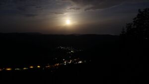 Dieses Bild zeigt eine Webcam-Aufnahme vom Achertal, aufgenommen am Sonntag, den 31.05.2026 um 04:00 Uhr. Die Temperatur betrug 21.4°C.