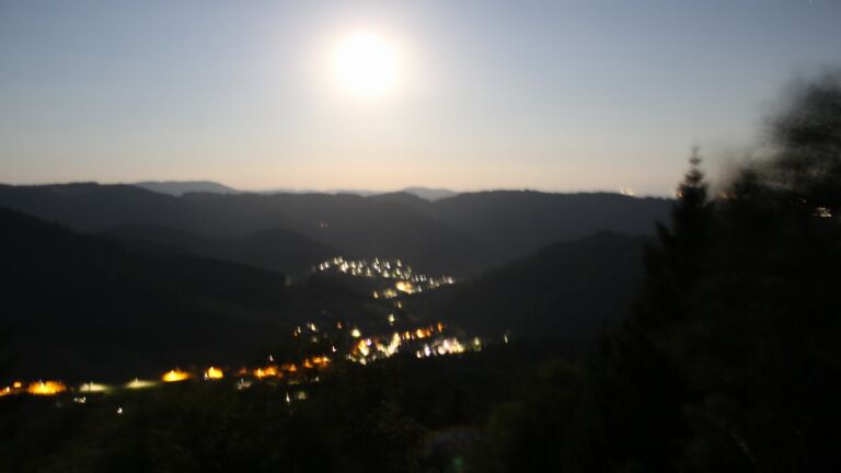 Dieses Bild zeigt eine Webcam-Aufnahme vom Achertal, aufgenommen am Mittwoch, den 29.07.2026 um 03:50 Uhr. Die Temperatur betrug 22.9°C.
