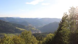 Dieses Bild zeigt eine Webcam-Aufnahme vom Achertal, aufgenommen am Sonntag, den 27.09.2026 um 17:50 Uhr. Die Temperatur betrug 30°C.