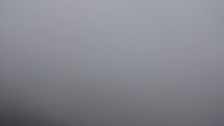 Dieses Bild zeigt eine Webcam-Aufnahme vom Achertal, aufgenommen am Sonntag, den 30.11.2025 um 12:30 Uhr. Die Temperatur betrug 2.2°C.