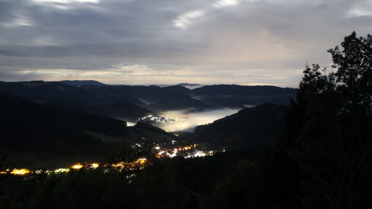 Dieses Bild zeigt eine Webcam-Aufnahme vom Achertal, aufgenommen am Mittwoch, den 26.08.2026 um 02:00 Uhr. Die Temperatur betrug 16.6°C.
