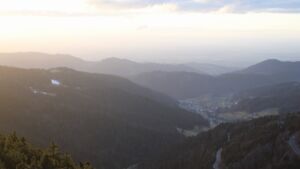 Dieses Bild zeigt eine Webcam-Aufnahme vom Achertal, aufgenommen am Samstag, den 07.02.2026 um 17:10 Uhr. Die Temperatur betrug 6.4°C.