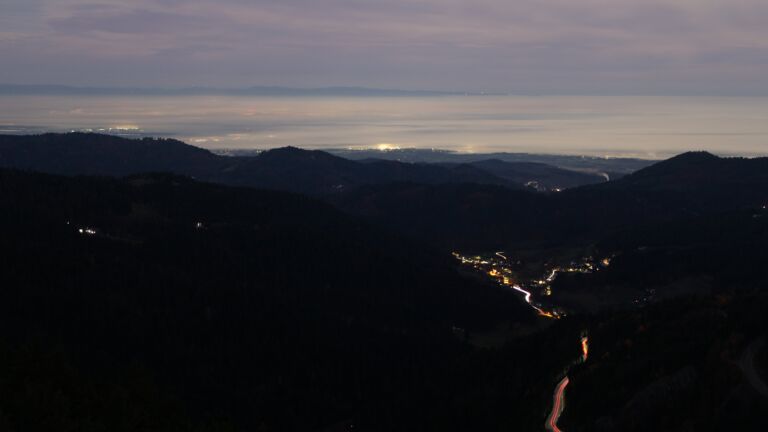 Dieses Bild zeigt eine Webcam-Aufnahme vom Achertal, aufgenommen am Donnerstag, den 06.11.2025 um 06:30 Uhr. Die Temperatur betrug 10.8°C.