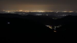 Dieses Bild zeigt eine Webcam-Aufnahme vom Achertal, aufgenommen am Montag, den 23.03.2026 um 00:30 Uhr. Die Temperatur betrug 5.8°C.