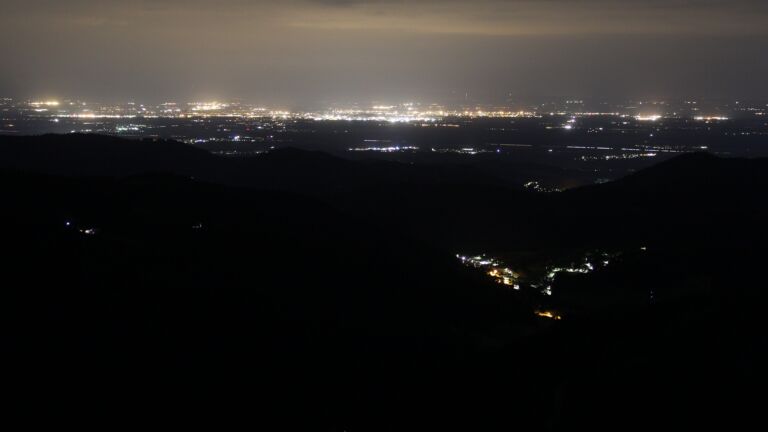Dieses Bild zeigt eine Webcam-Aufnahme vom Achertal, aufgenommen am Dienstag, den 20.05.2025 um 03:40 Uhr. Die Temperatur betrug 10.8°C.