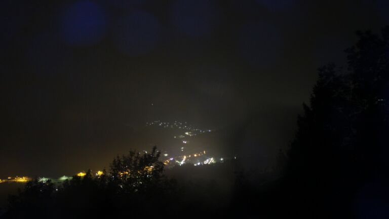 Dieses Bild zeigt eine Webcam-Aufnahme vom Achertal, aufgenommen am Mittwoch, den 14.10.2026 um 00:30 Uhr. Die Temperatur betrug 12.3°C.
