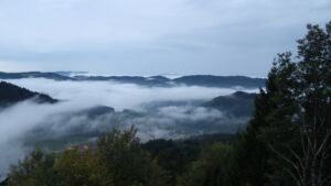 Dieses Bild zeigt eine Webcam-Aufnahme vom Achertal, aufgenommen am Sonntag, den 18.10.2026 um 18:50 Uhr. Die Temperatur betrug 7.5°C.