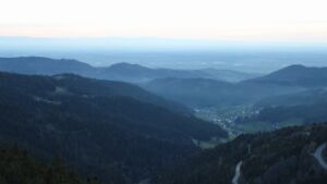 Dieses Bild zeigt eine Webcam-Aufnahme vom Achertal, aufgenommen am Donnerstag, den 09.04.2026 um 20:20 Uhr. Die Temperatur betrug 13.4°C.