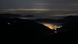 Dieses Bild zeigt eine Webcam-Aufnahme vom Achertal, aufgenommen am Mittwoch, den 04.02.2026 um 21:30 Uhr. Die Temperatur betrug 4.4°C.