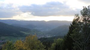 Dieses Bild zeigt eine Webcam-Aufnahme vom Achertal, aufgenommen am Mittwoch, den 28.10.2026 um 15:50 Uhr. Die Temperatur betrug 11.2°C.