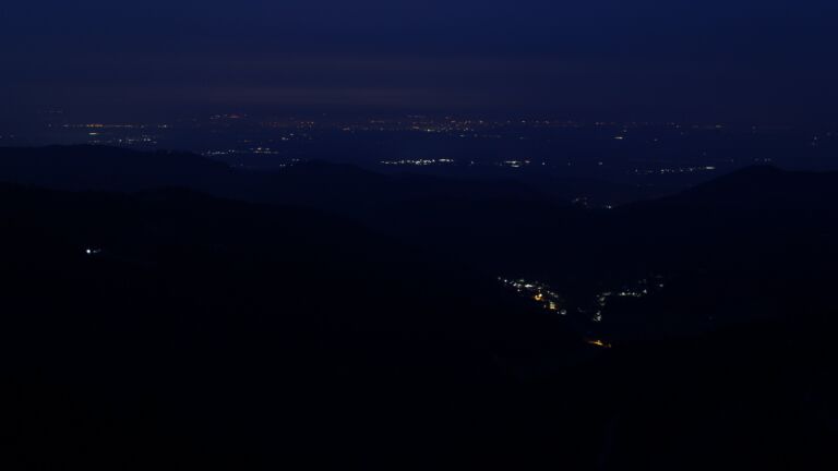 Dieses Bild zeigt eine Webcam-Aufnahme vom Achertal, aufgenommen am Sonntag, den 08.03.2026 um 06:00 Uhr. Die Temperatur betrug 9.6°C.