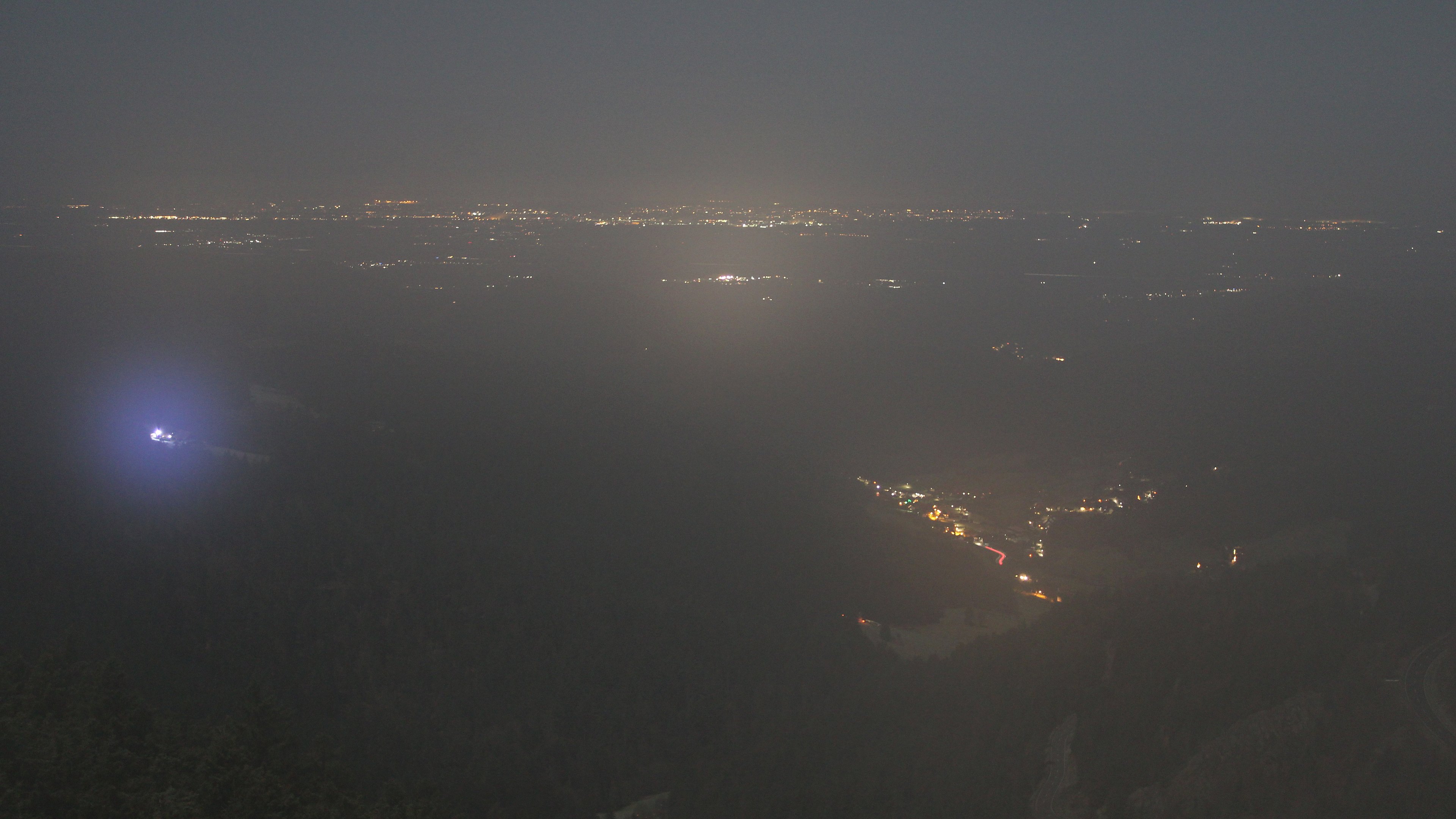 Dieses Bild zeigt eine Webcam-Aufnahme vom Achertal, aufgenommen am Freitag, den 05.12.2025 um 23:30 Uhr. Die Temperatur betrug -0.7°C.