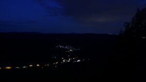 Dieses Bild zeigt eine Webcam-Aufnahme vom Achertal, aufgenommen am Sonntag, den 17.05.2026 um 04:30 Uhr. Die Temperatur betrug 5.4°C.