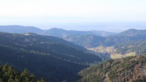 Dieses Bild zeigt eine Webcam-Aufnahme vom Achertal, aufgenommen am Donnerstag, den 18.12.2025 um 13:30 Uhr. Die Temperatur betrug 7.8°C.