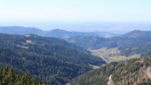 Dieses Bild zeigt eine Webcam-Aufnahme vom Achertal, aufgenommen am Montag, den 02.03.2026 um 13:30 Uhr. Die Temperatur betrug 10.6°C.