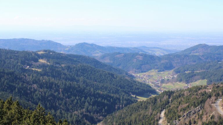 Dieses Bild zeigt eine Webcam-Aufnahme vom Achertal, aufgenommen am Montag, den 02.03.2026 um 13:30 Uhr. Die Temperatur betrug 10.6°C.