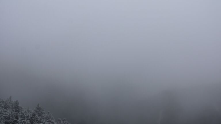 Dieses Bild zeigt eine Webcam-Aufnahme vom Achertal, aufgenommen am Montag, den 17.11.2025 um 10:00 Uhr. Die Temperatur betrug -1.2°C.