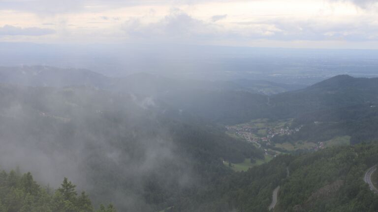 Dieses Bild zeigt eine Webcam-Aufnahme vom Achertal, aufgenommen am Samstag, den 07.06.2025 um 14:10 Uhr. Die Temperatur betrug 10.2°C.