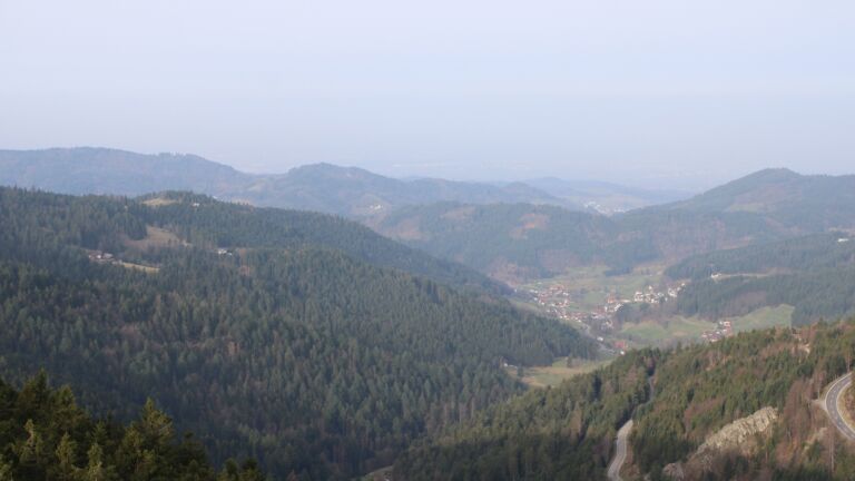 Dieses Bild zeigt eine Webcam-Aufnahme vom Achertal, aufgenommen am Samstag, den 07.03.2026 um 08:40 Uhr. Die Temperatur betrug 8.9°C.