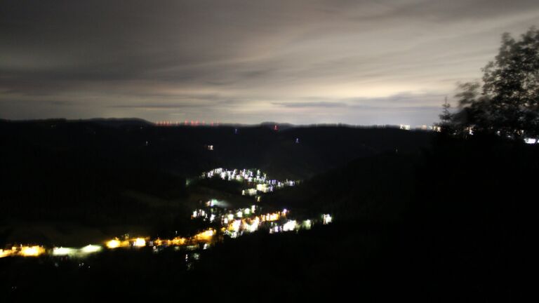 Dieses Bild zeigt eine Webcam-Aufnahme vom Achertal, aufgenommen am Mittwoch, den 03.06.2026 um 23:40 Uhr. Die Temperatur betrug 13.5°C.