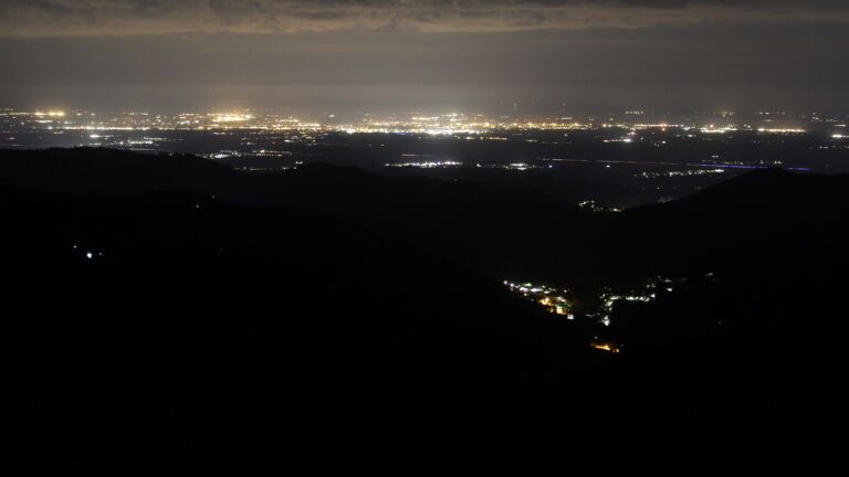 Dieses Bild zeigt eine Webcam-Aufnahme vom Achertal, aufgenommen am Samstag, den 18.04.2026 um 04:50 Uhr. Die Temperatur betrug 12.1°C.