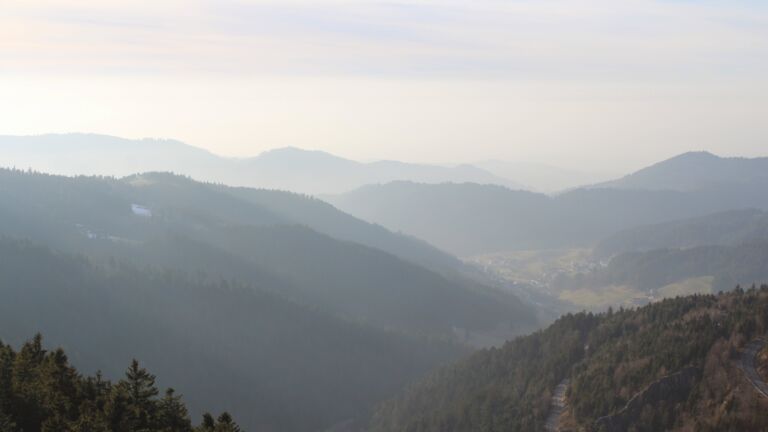 Dieses Bild zeigt eine Webcam-Aufnahme vom Achertal, aufgenommen am Montag, den 09.02.2026 um 16:20 Uhr. Die Temperatur betrug 5.3°C.