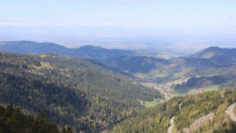 Dieses Bild zeigt eine Webcam-Aufnahme vom Achertal, aufgenommen am Dienstag, den 21.04.2026 um 11:00 Uhr. Die Temperatur betrug 5.6°C.