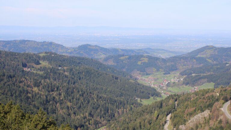 Dieses Bild zeigt eine Webcam-Aufnahme vom Achertal, aufgenommen am Freitag, den 17.04.2026 um 10:30 Uhr. Die Temperatur betrug 14.2°C.