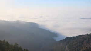 Dieses Bild zeigt eine Webcam-Aufnahme vom Achertal, aufgenommen am Samstag, den 13.12.2025 um 14:40 Uhr. Die Temperatur betrug 8.8°C.