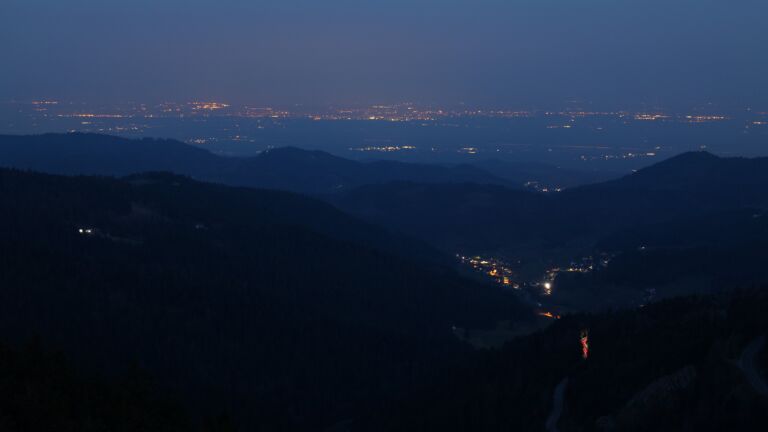 Dieses Bild zeigt eine Webcam-Aufnahme vom Achertal, aufgenommen am Montag, den 23.03.2026 um 05:40 Uhr. Die Temperatur betrug 4.9°C.