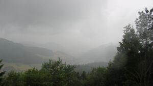 Dieses Bild zeigt eine Webcam-Aufnahme vom Achertal, aufgenommen am Dienstag, den 02.06.2026 um 15:50 Uhr. Die Temperatur betrug 14.9°C.
