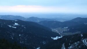 Dieses Bild zeigt eine Webcam-Aufnahme vom Achertal, aufgenommen am Mittwoch, den 14.01.2026 um 17:10 Uhr. Die Temperatur betrug 5.3°C.