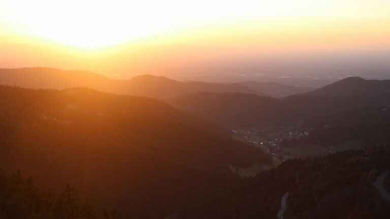 Dieses Bild zeigt eine Webcam-Aufnahme vom Achertal, aufgenommen am Donnerstag, den 12.03.2026 um 18:20 Uhr. Die Temperatur betrug 4.8°C.