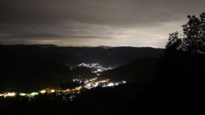 Dieses Bild zeigt eine Webcam-Aufnahme vom Achertal, aufgenommen am Sonntag, den 11.10.2026 um 22:00 Uhr. Die Temperatur betrug 7.1°C.