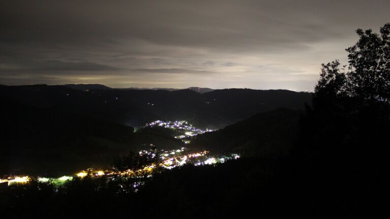 Dieses Bild zeigt eine Webcam-Aufnahme vom Achertal, aufgenommen am Sonntag, den 11.10.2026 um 22:00 Uhr. Die Temperatur betrug 7.1°C.