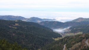 Dieses Bild zeigt eine Webcam-Aufnahme vom Achertal, aufgenommen am Samstag, den 20.12.2025 um 11:10 Uhr. Die Temperatur betrug 8.6°C.