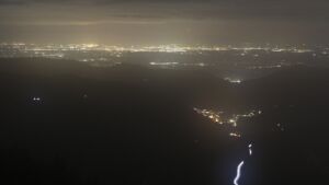 Dieses Bild zeigt eine Webcam-Aufnahme vom Achertal, aufgenommen am Dienstag, den 17.03.2026 um 20:00 Uhr. Die Temperatur betrug 2.2°C.